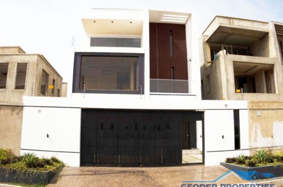 4 Bedroom Town House For Sale